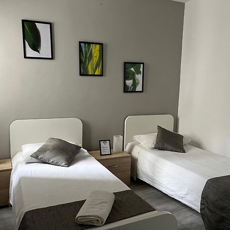 F4 Room 2, Private Room Two Single Beds Shared Bathroom Msida Esterno foto