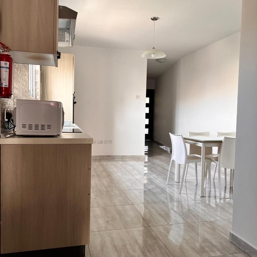 F4 Room 2, Private Room Two Single Beds Shared Bathroom Msida Esterno foto