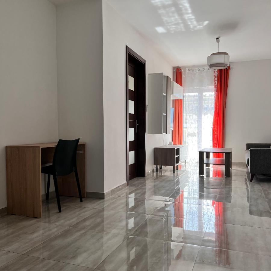 F4 Room 2, Private Room Two Single Beds Shared Bathroom Msida Esterno foto