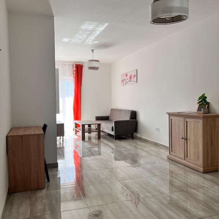 F4 Room 2, Private Room Two Single Beds Shared Bathroom Msida Esterno foto