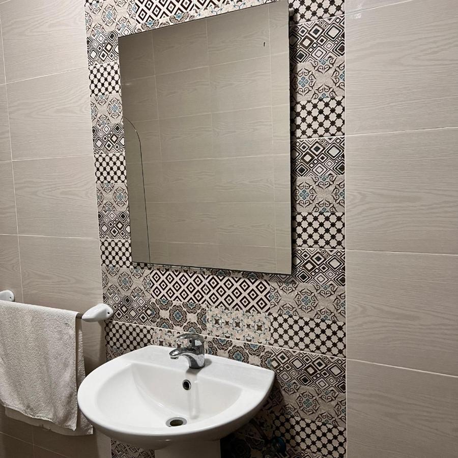 F4 Room 2, Private Room Two Single Beds Shared Bathroom Msida Esterno foto