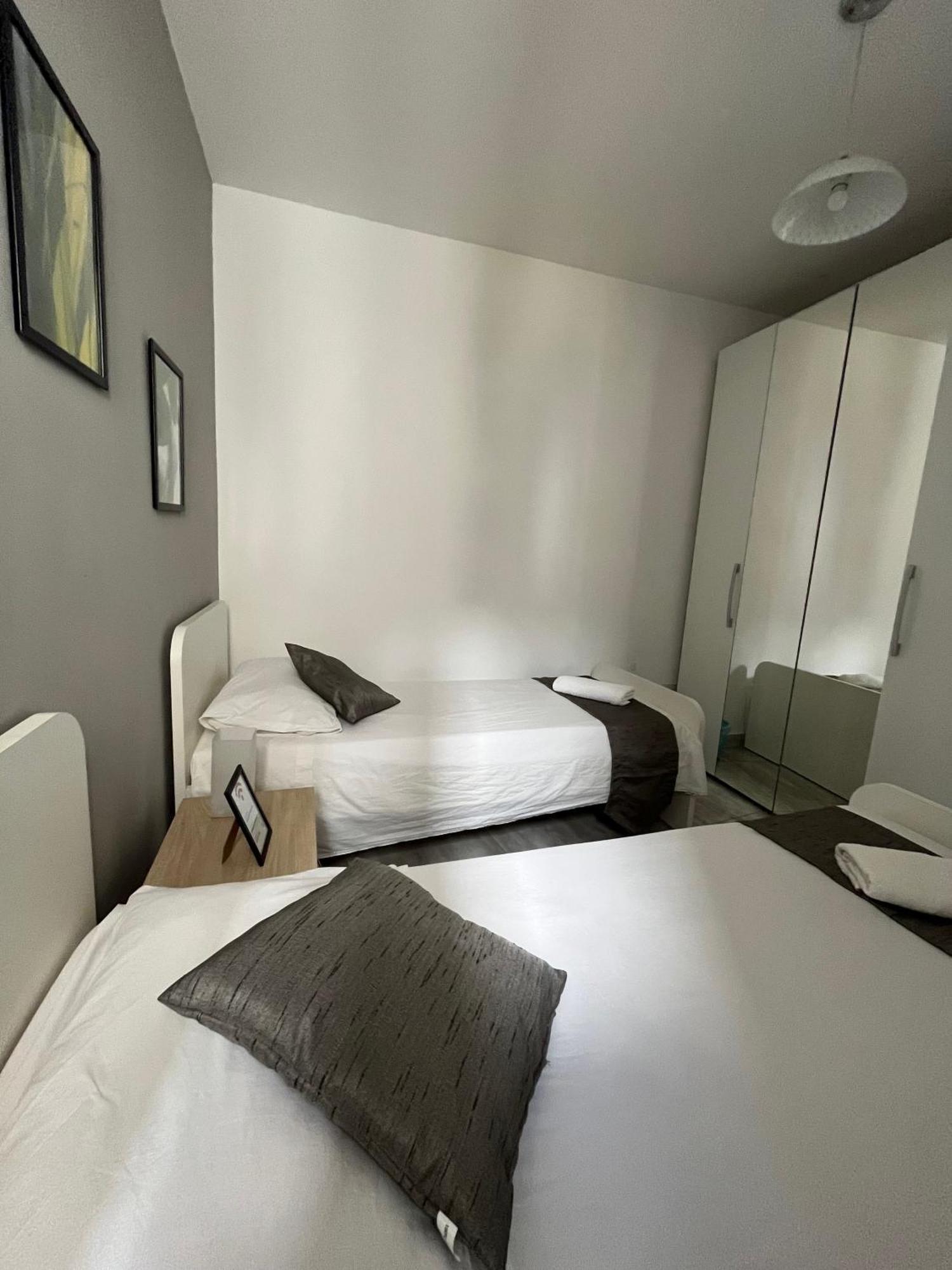 F4 Room 2, Private Room Two Single Beds Shared Bathroom Msida Esterno foto