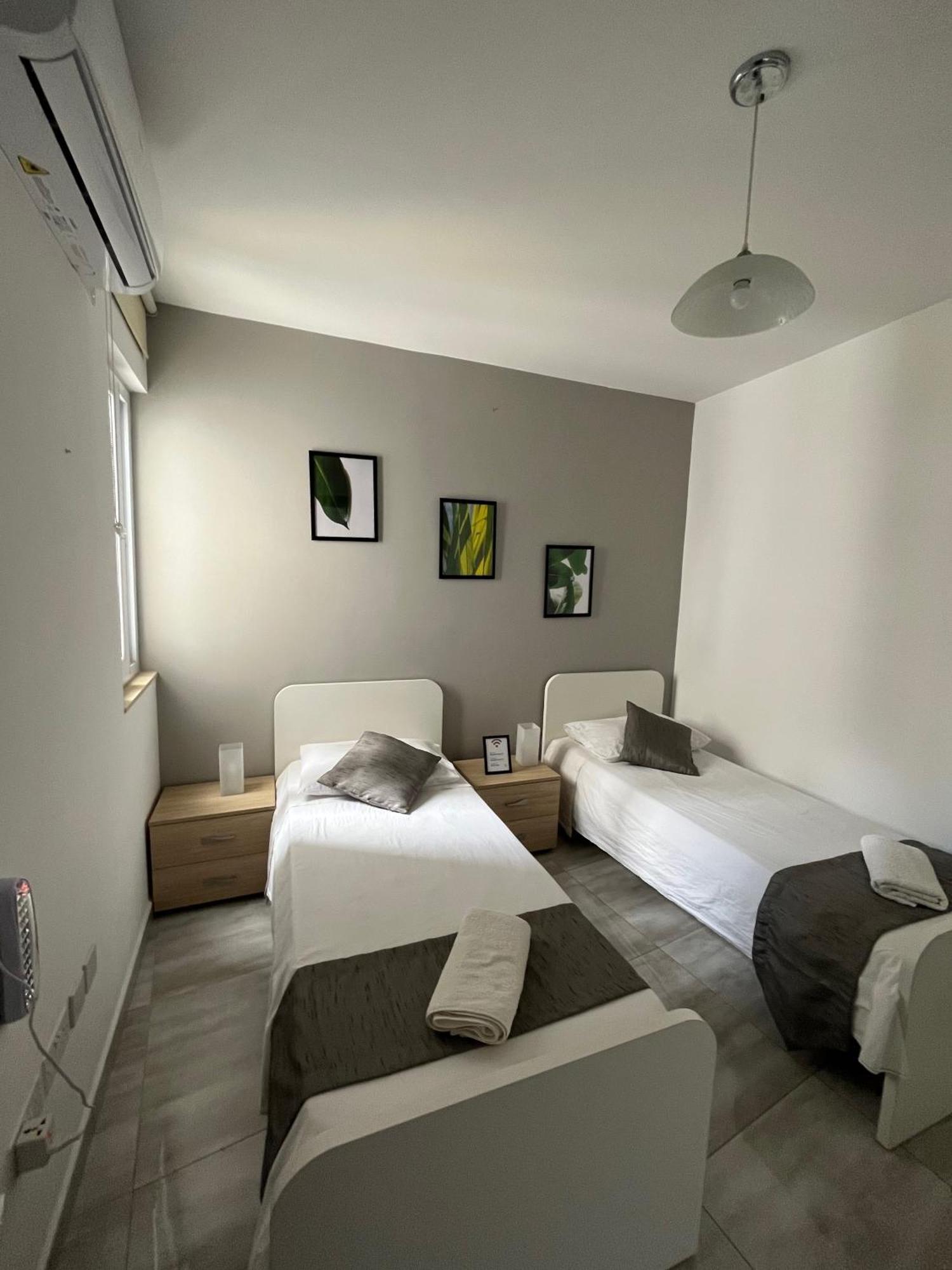 F4 Room 2, Private Room Two Single Beds Shared Bathroom Msida Esterno foto